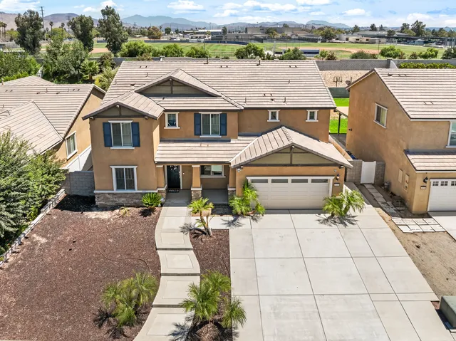 Cozy 5Bd 4 Ba home in Jurupa Valley