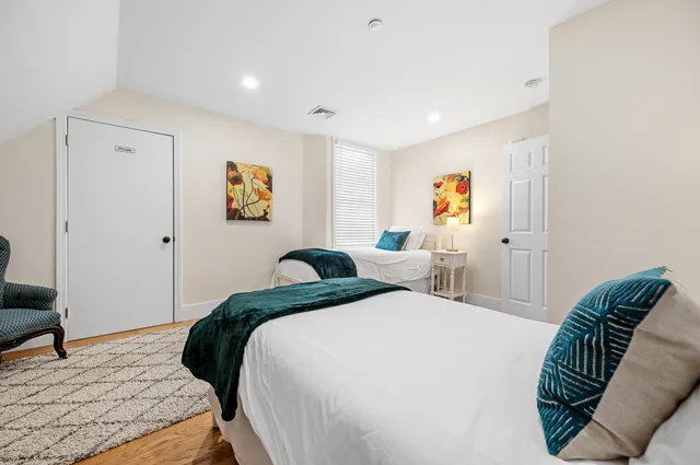 Bright and Spacious 2BR/2BATH Condo with Parking