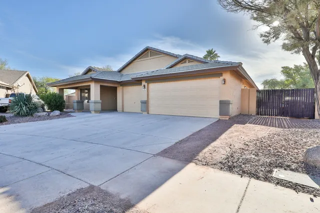 4 Bed 2 Bath with private pool and BBQ Grill