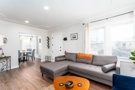 Chic Bungalow Steps from SoFi, Kia Forum, & LAX