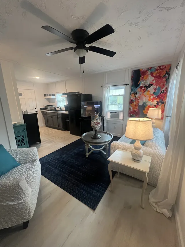 Breezy Bungalow!