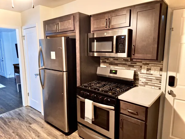 2 bed condo in pleasant Elm Grove with AC, WiFi