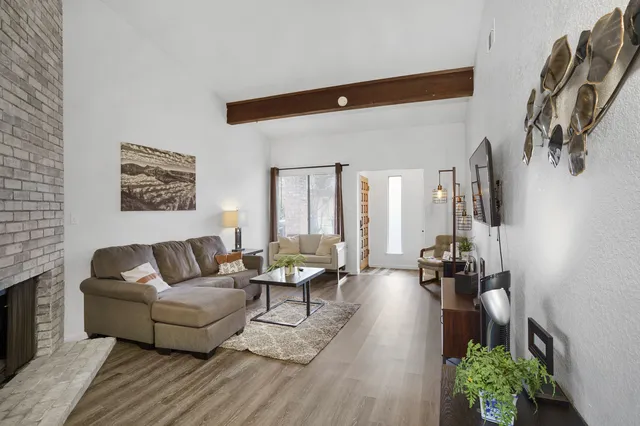 Spacious Cul-de-Sac Home/ Close I-80 & Cal Expo