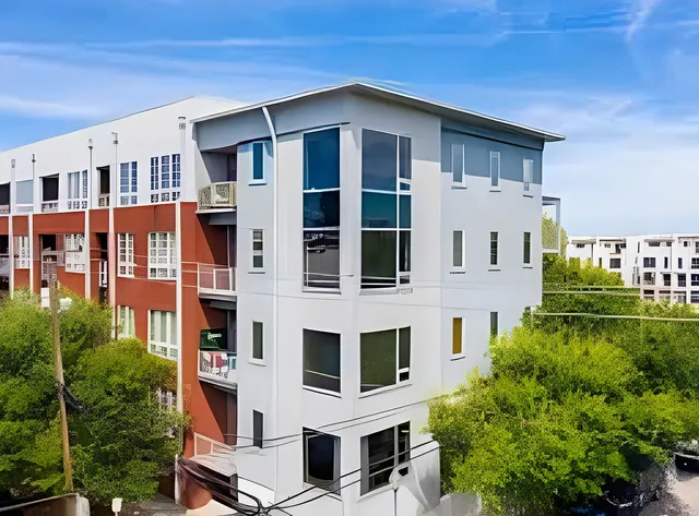 Stylish and Spacious Downtown Apartment